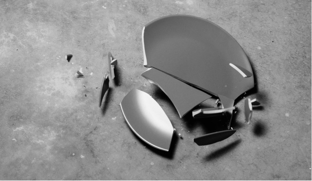 broken-plate-bw